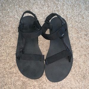 Never worn black TEVAS. In perfect condition